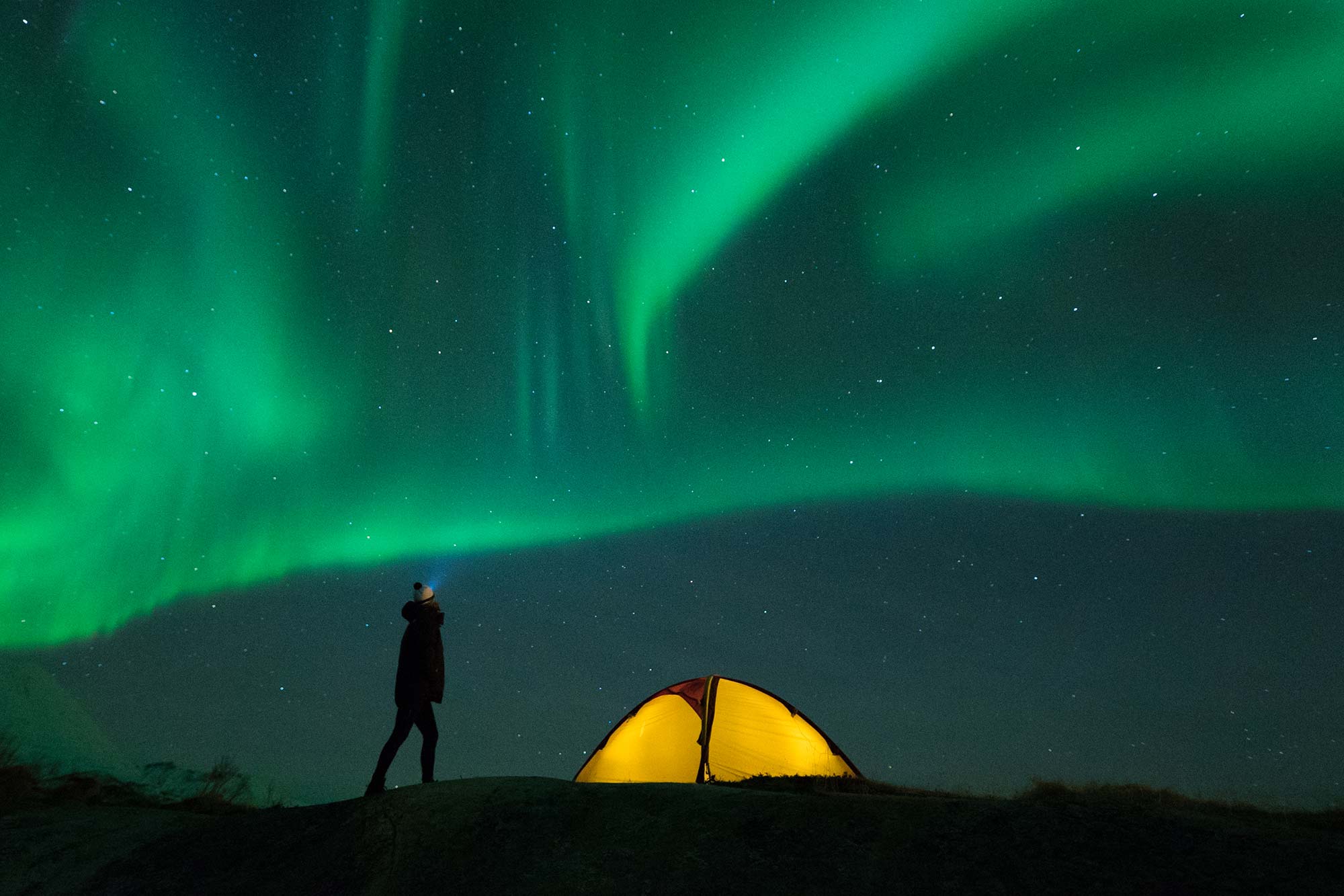 Kari Schibevaag mit Polarlichtern