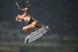 Willow-River Tonkin mit einem Schirm von Core Kiteboarding