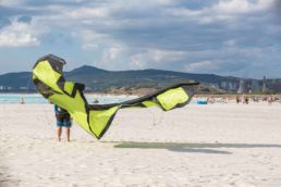 Kiter am Strand von Grosetto ind er Toskana