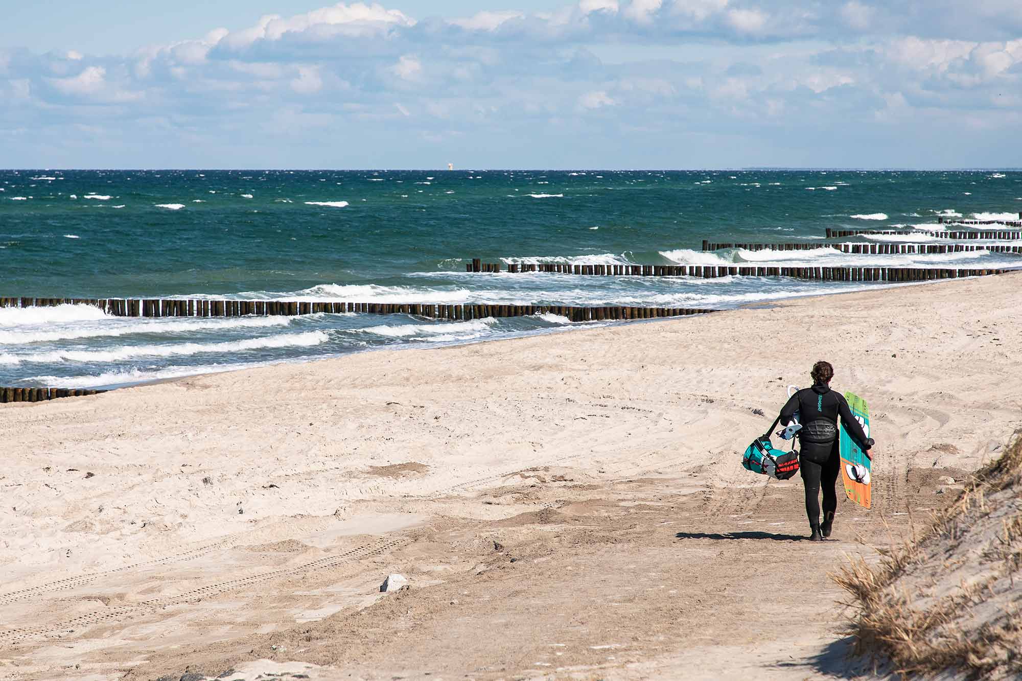 Kiter am Strand von Heiligendamm an der Ostsee