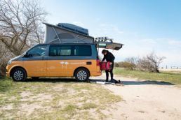 Kite-Urlaub mit einem Camper von Roadsurfer